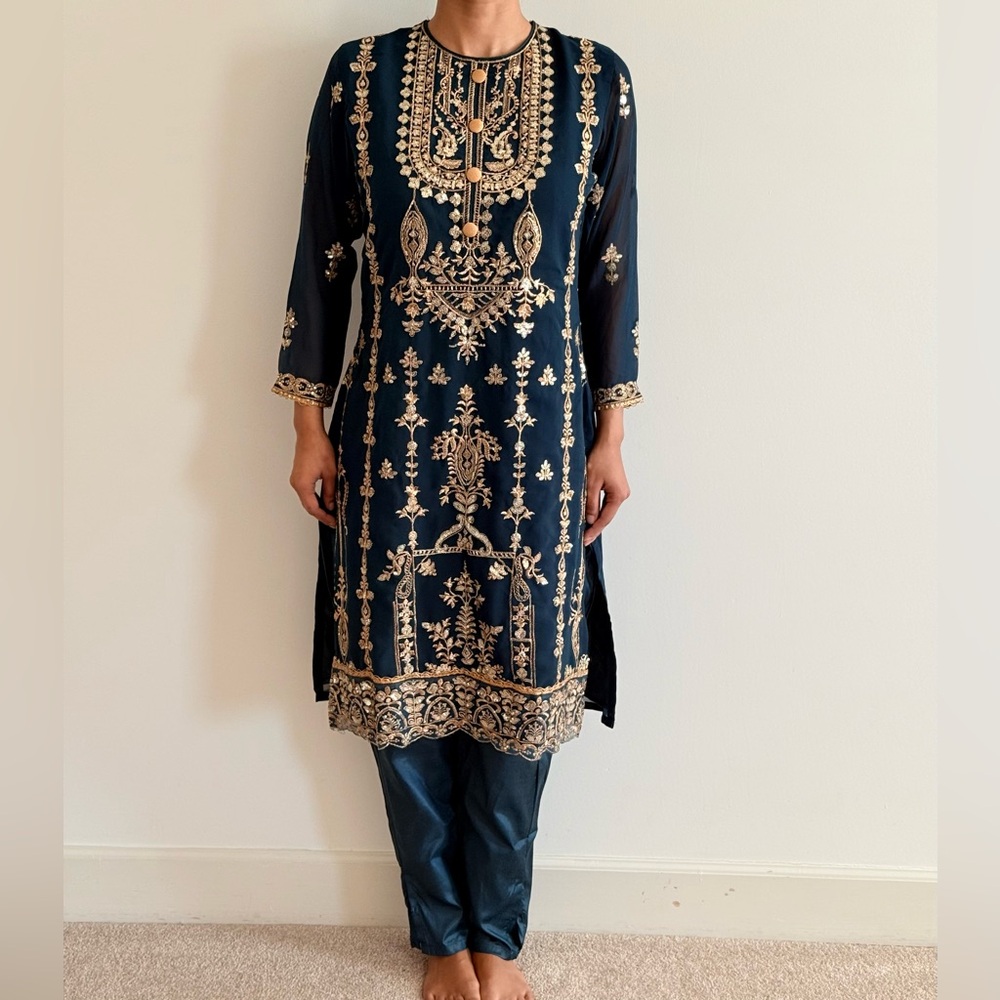 Elegant Emerald and Gold Embroidered Kurta and Pant - Picture 5 of 16